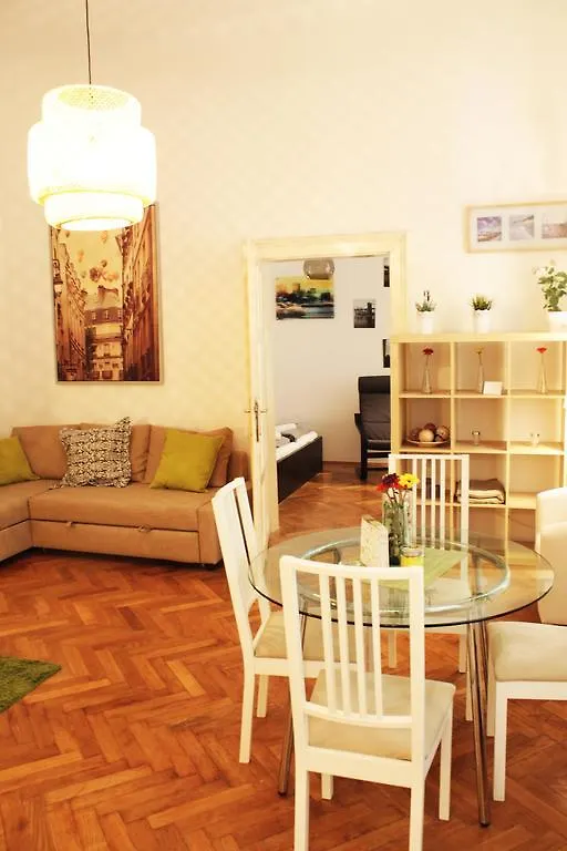 Apartamento Cozy Loft At Nagymezo Hotel Budapeste